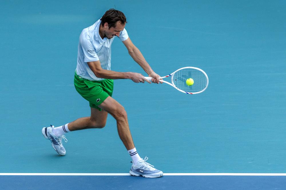 看球直播：[NBA]波斯特突破分球 库里篮下拉杆得手.